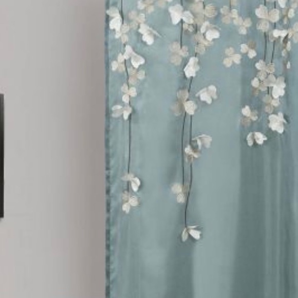 Lush Decor| Flower Drop shower curtain - Picture 7 of 9